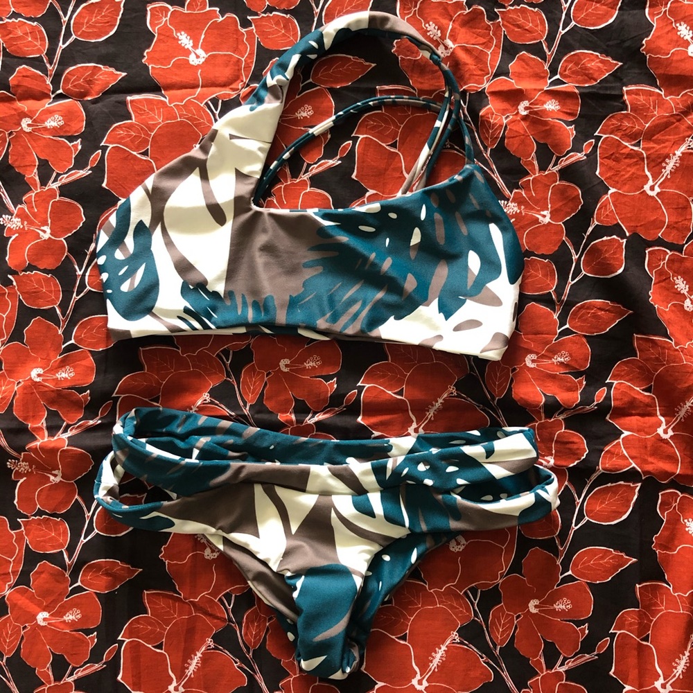Beautiful Mikoh 2 piece bikini NWOT Small